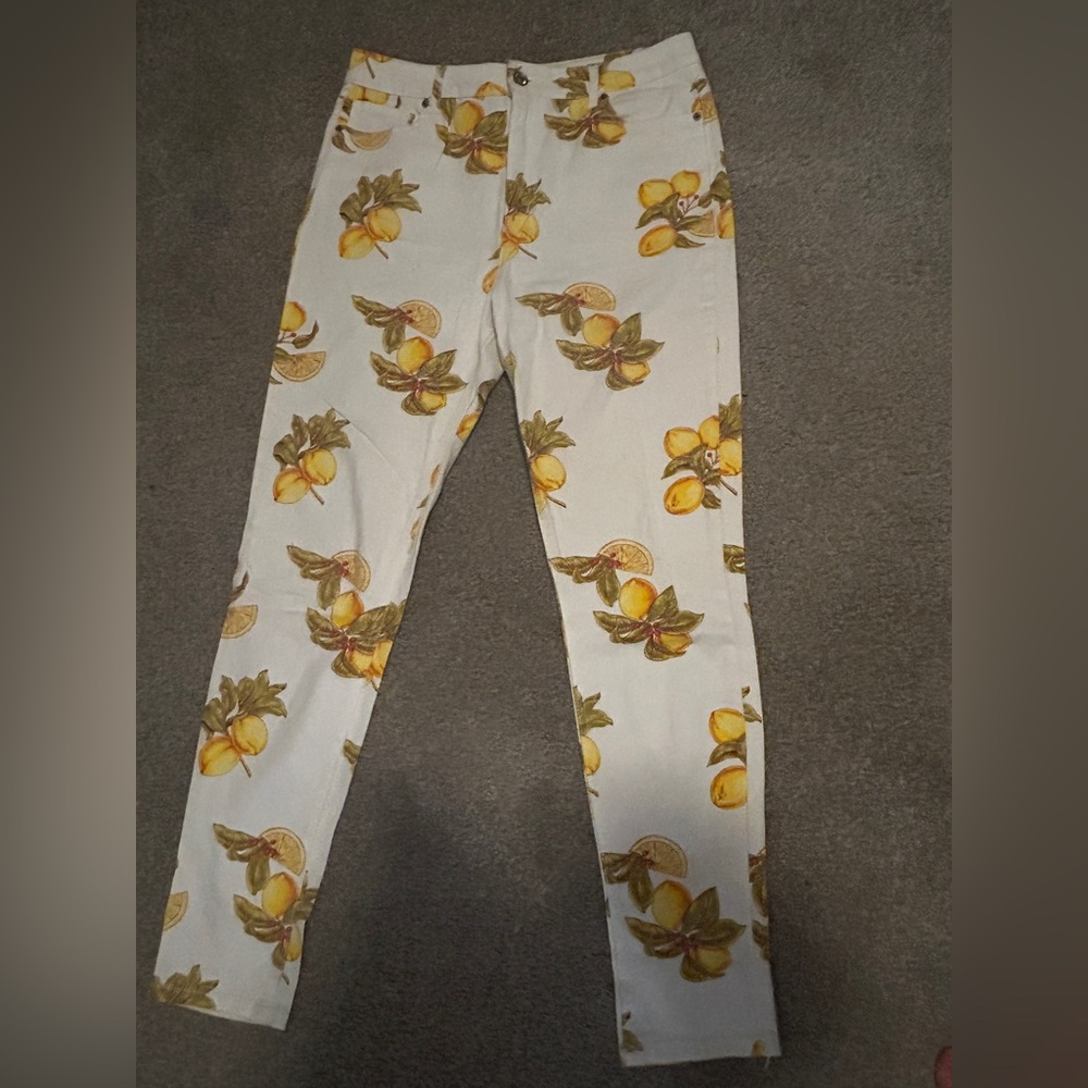 Forever21 Woman’s Citrus Print jean like new size 27